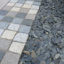 akmens bruģis apzaļumošana