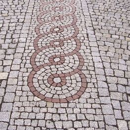 akmens bruģa ieklāšana