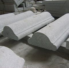 granīta apmale ar apaļotu augšu