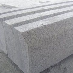 zāģēta dedzināta granīta apmale