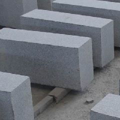 zāģēta granīta apmale